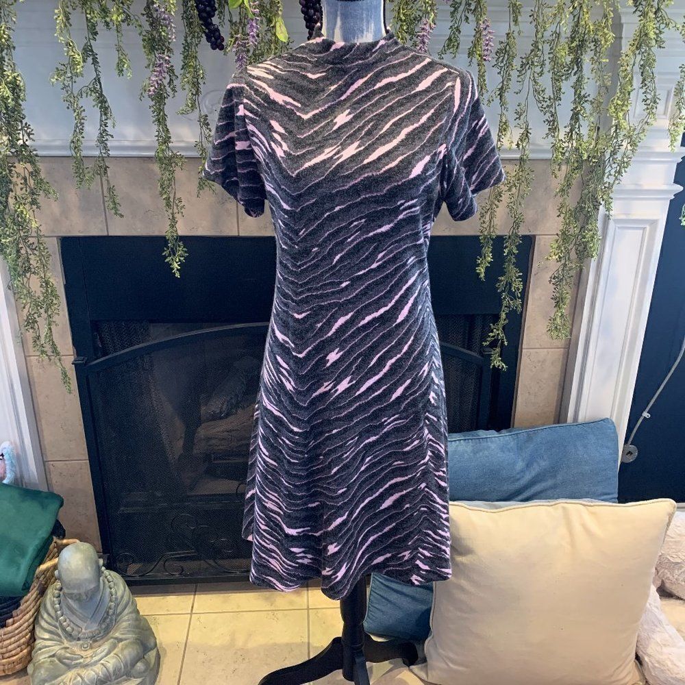 Torrid DARK GREY & PINK ZEBRA HACCI MOCK NECK TRAPEZE DRESS 0 - Picture 2 of 11